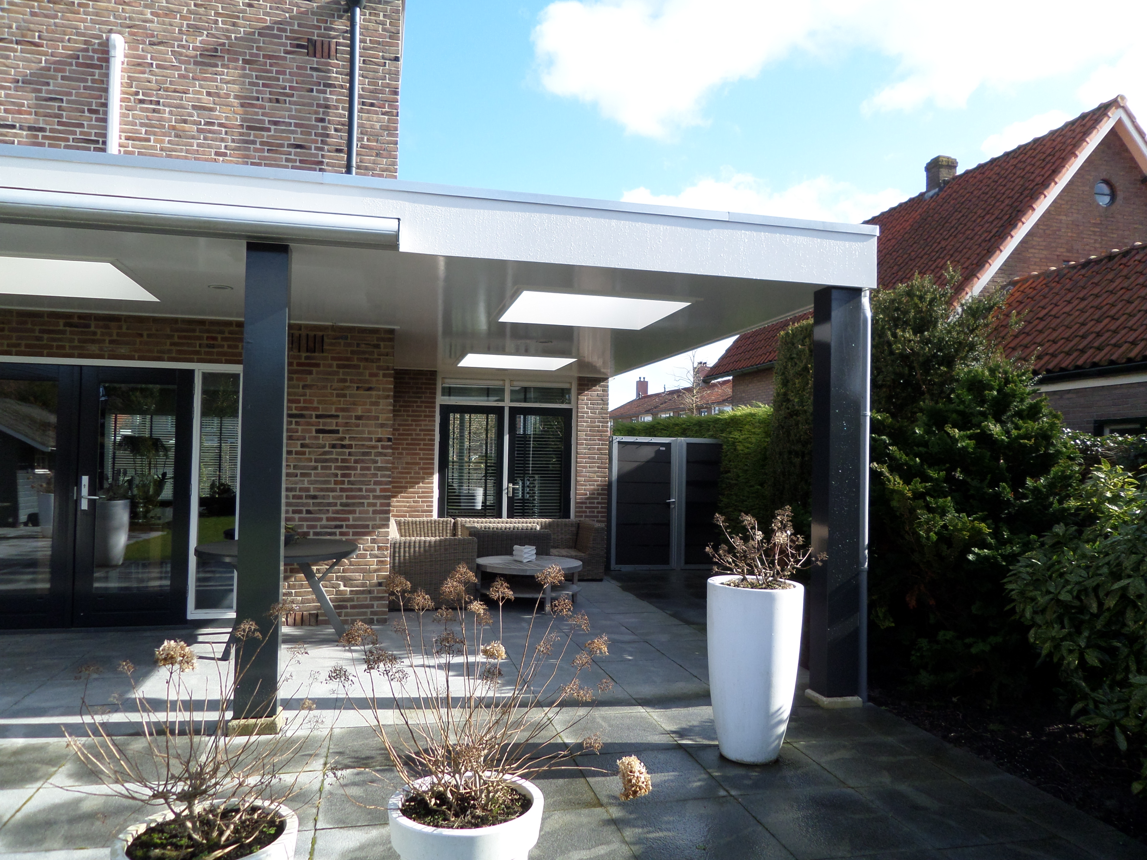 Project: Stijlvolle overkapping aan een woning