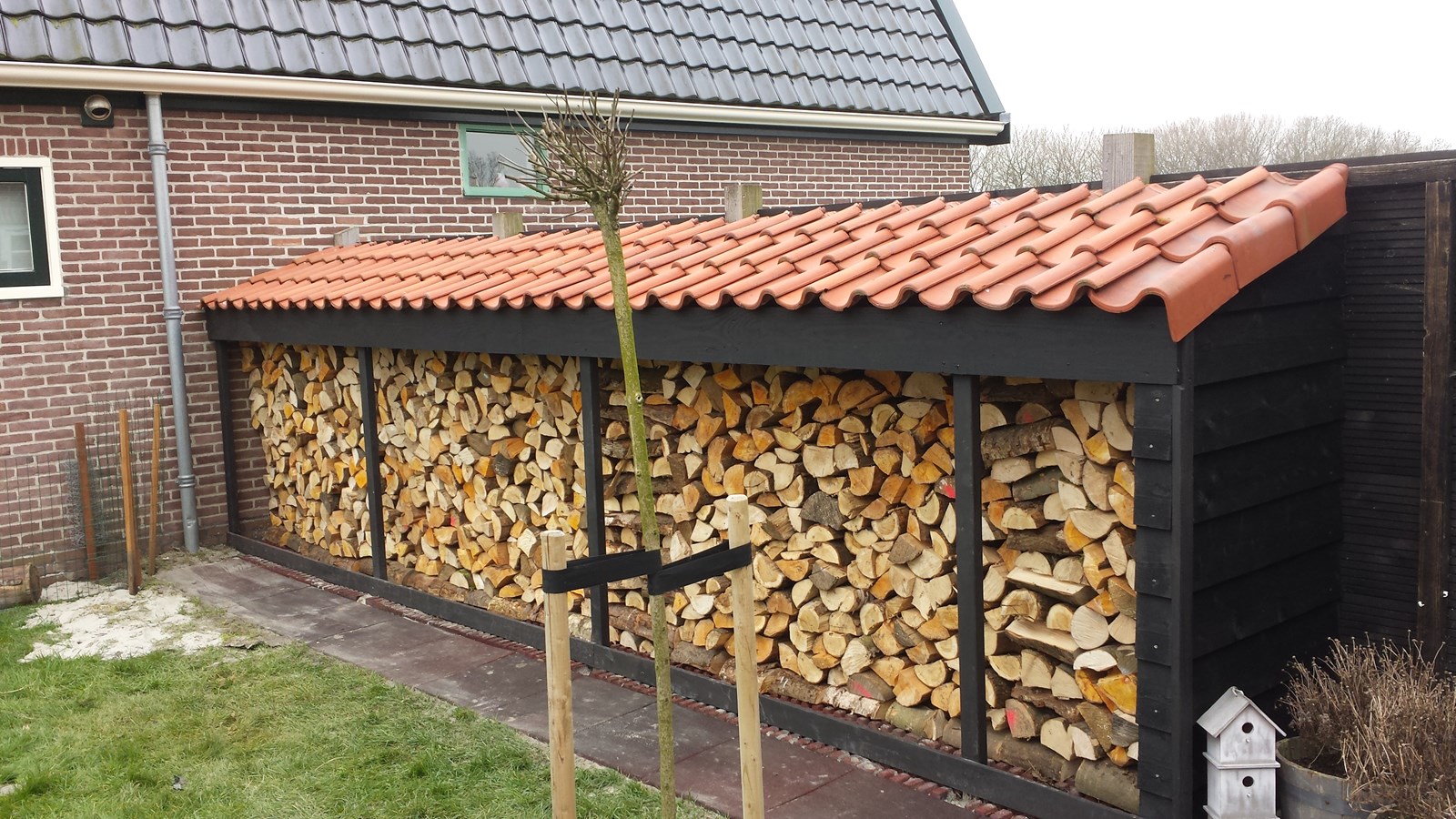 Project: Fraaie houtopslag van de tuin. - Bergveranda.nl