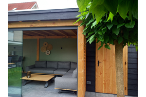 Luxe tuinhuis met sedum dak en gaskachel